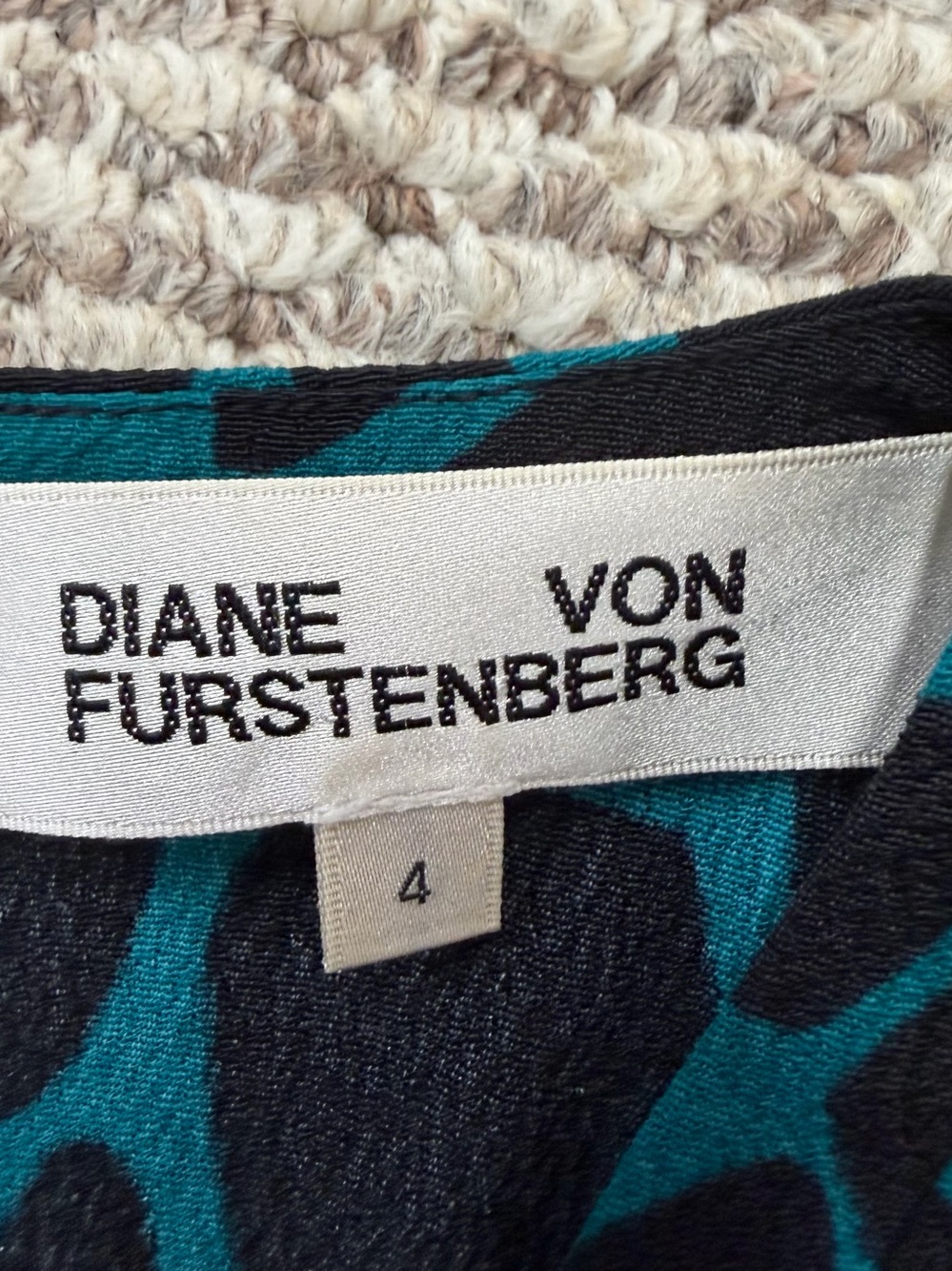 Diane Von Furstenberg DVF Alexis Giraffe Print Dress Sz 4 Puff Sleeve Teal Goth - Picture 14 of 15